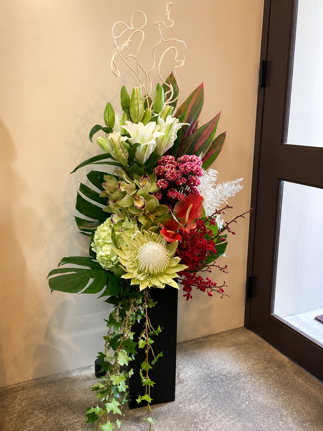 arrangement r-28