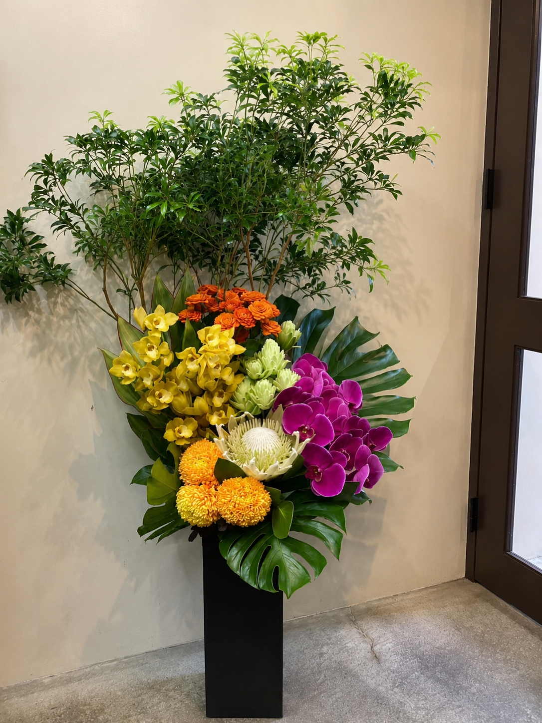 arrangement r-23